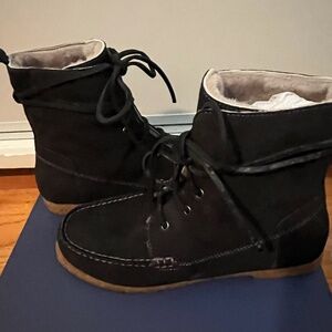 BRAND NEW. WOMENS  ** ATWELL Winter boots 7.  SHEEPSKIN lining
